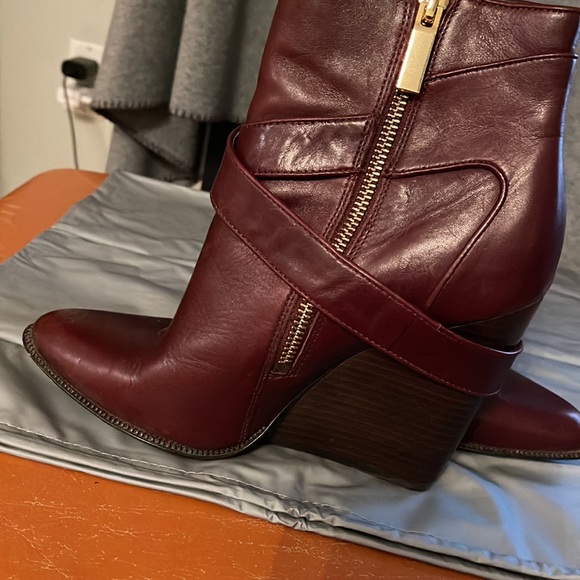 Rachel Zoe ankle wedge boot burgundy color - Picture 8 of 8